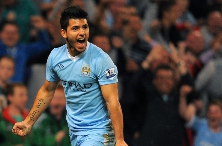 Striker Manchester City Sergio Aguero merayakan golnya ke gawang Swansea.  AFP /ANDREW YATE