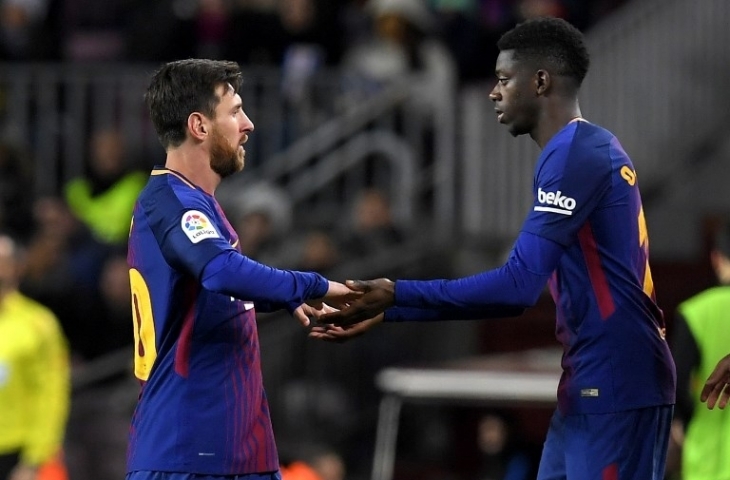 Pemain Barcelona Ousmane Dembele bersama Lionel Messi [AFP]