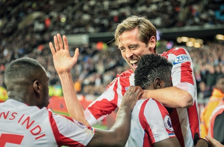 Peter Crouch. (sumber: twitter: @stokecity)