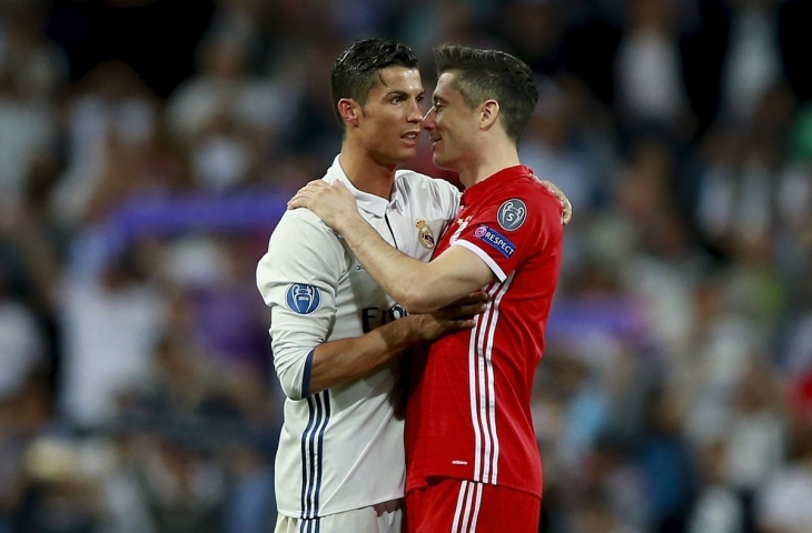 Cristiano Ronaldo dan Robert Lewandowski. (sumber: twitter/@fcbayern).