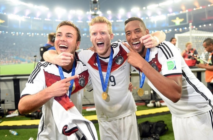 Mario Gotze (kiri) saat membawa Timnas Jerman juara Piala Dunia 2014. (Sumber: Instagram/@mariogotze).