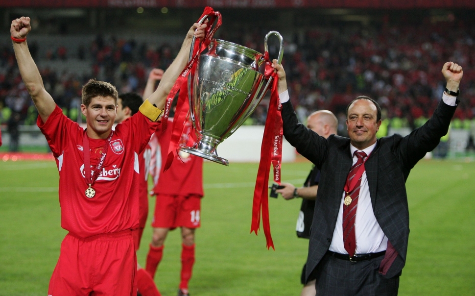 Steven Gerrard dan Rafael Benitez/Twitter