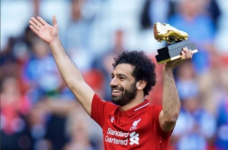 Mohamed Salah menerima penghargaan en Boot di Premier League musim 2017/2018.