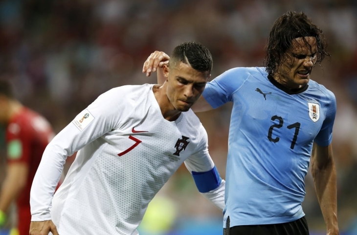 Edinson Cavani mengalami cedera saat bersua Portugal.