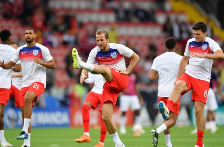 Harry Kane melakukan pemanasan jelang laga kontra Kolombia.