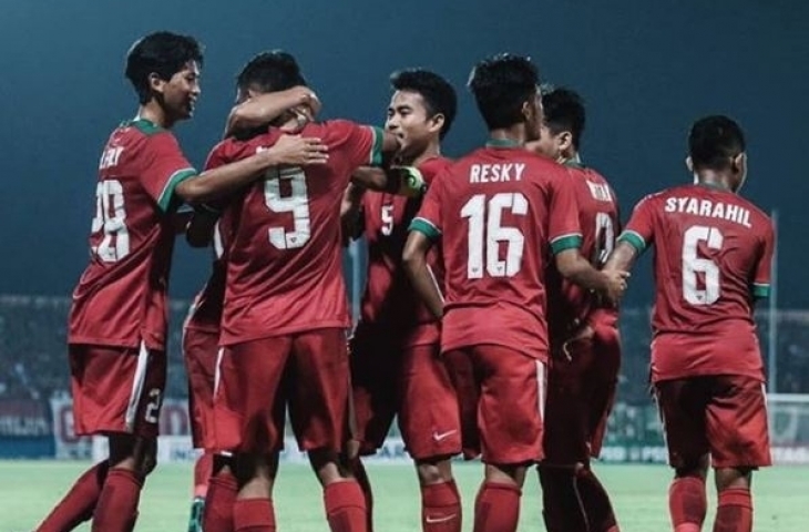 Selebrasi para pemain Timnas U-19 Indonesia usai taklukkan Vietnam.