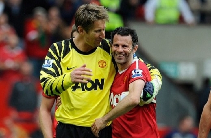 Edwin van der Sar dan Ryan Giggs (Sumber: Twitter)