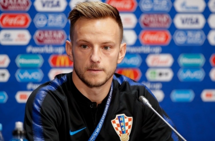 Gelandang Kroasia, Ivan Rakitic saat konferensi pers di Luzhniki Stadium, Moskow (13/7) [Odd Andersen/AFP]
