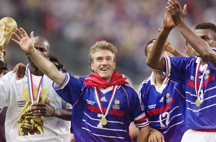 Didier Deschamps meraih trofi Piala Dunia edisi 1998 (Daniel Garcia/AFP)