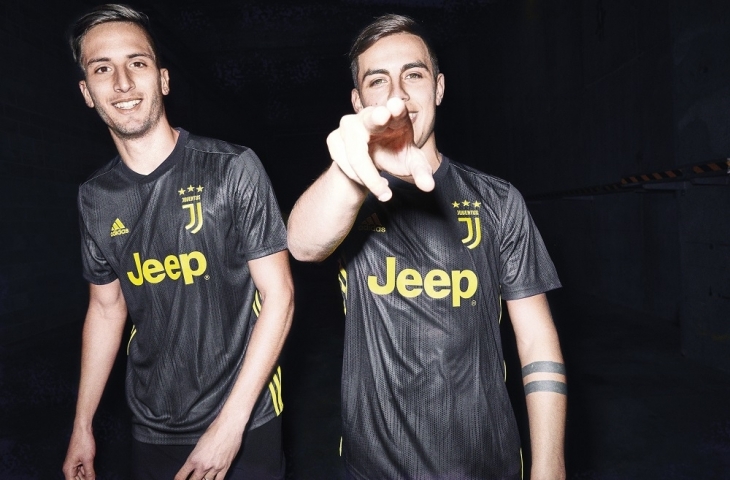 Jersey ketiga Juventus (Sumber: Juventus.com)