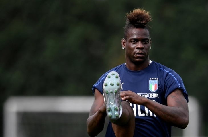 Mario Balotelli saat sesi latihan bersama Timnas Italia (3/6) [Marco Bertorello/AFP]