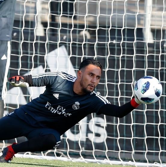 Keylor Navas saat sesi latihan Real Madrid (@realmadriden/Twitter)