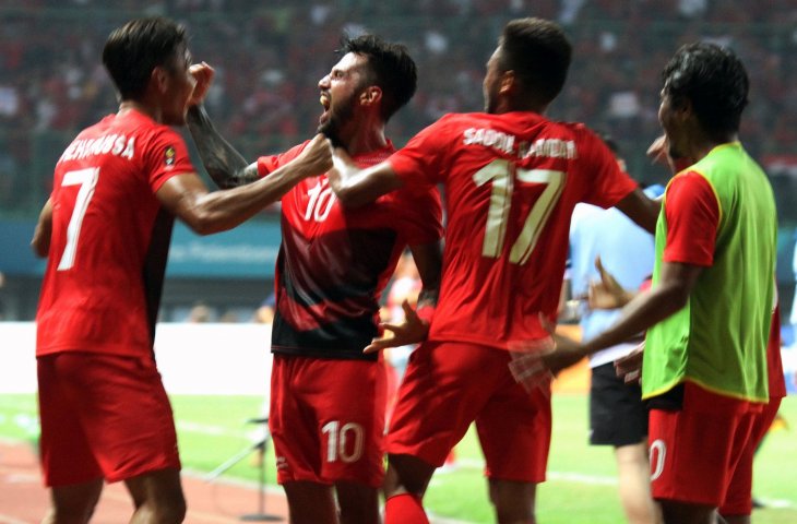 Selebrasi Pertama Indonesia Oleh Stefano Lilipay (10) pada pertandingan babak kedua antara Taiwan melawan Indonesia pada pertandingan Grup A Asian Games ke-18 di Stadion Patriot, Bekasi Minggu (12/8). (INASGOC/Ary Kristianto)