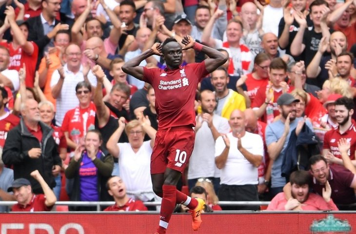 Selebrasi Sadio Mane saat sukses menjebol gawang West Ham United, Minggu (12/8/2018). (Twitter/@LFC).