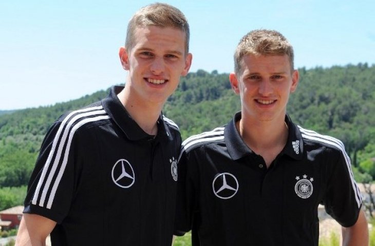 Sven Bender dan Lars bender (kanan). (Patrik Stollarz/AFP)