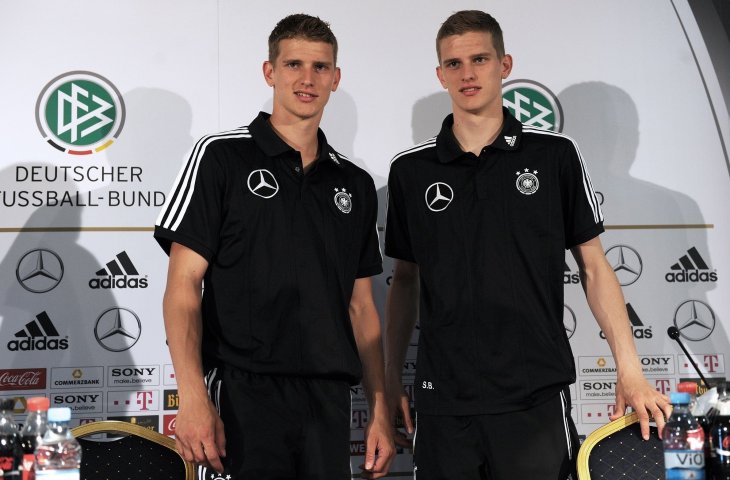 Pemain timnas Jerman Lars Bender dan Sven Bender (AFP)