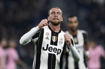 Ulah Legenda Juventus, Terlalu Vulgar Umbar Pose Istri di Instagram