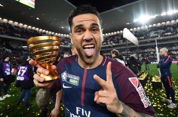 Dani Alves Bertekad ke Liga Primer Inggris Sebelum Pensiun