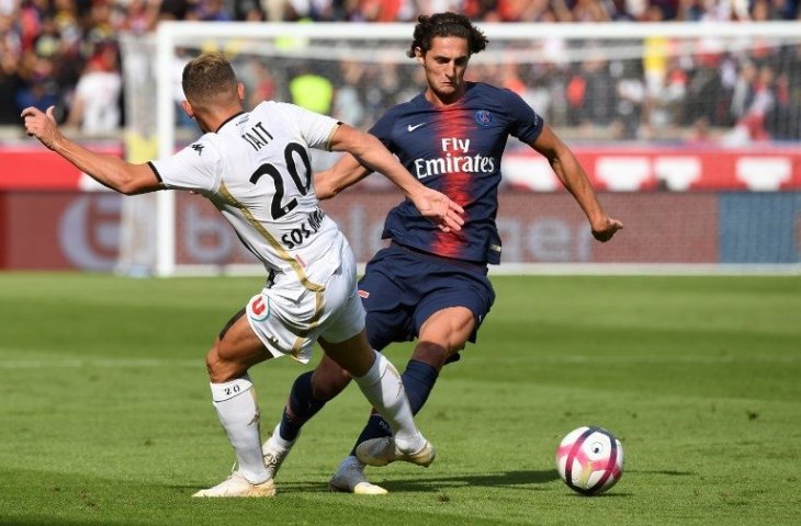 Aksi Adrien Rabiot saat bermain melawan Angers (Alain Jocard/AFP)