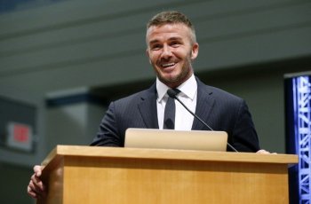 Pegang Medali Juara Piala Dunia Mbappe, Beckham Buat Anak-anaknya Cemburu