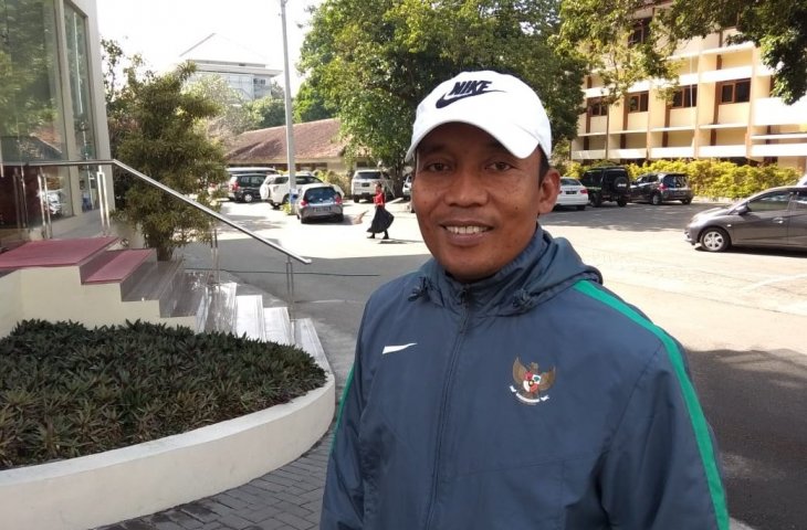 Asisten pelatih Timnas Indonesia U-19, Miftahudin Mukson. (www.mxkc.sbs/Irwan Febri R).