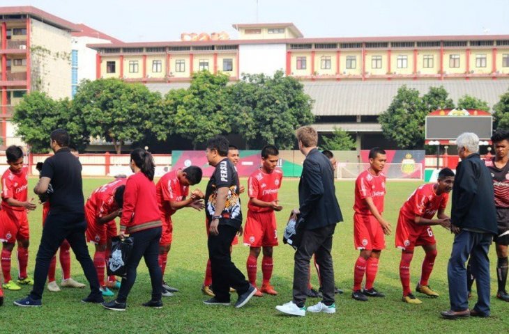 PSSI membuka kompetisi Elite Pro Academy Liga 1 U16, Sabtu (15/9) di Stadion PTIK pada pertandingan Persija kontra Persela. Acara ini dihadiri representatif FIFA Lavin Vignesh & Elia De Santis. (Persija.id)