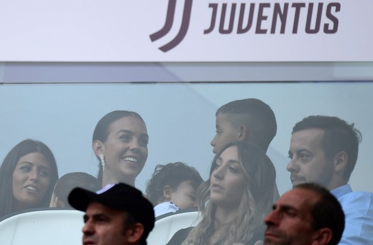 Pacar Cristiano Ronaldo, Georgina Rodriguez saat menyaksikan laga Juventus vs Sassuolo di Alianz Stadium, Turin (instagram/georginagio)