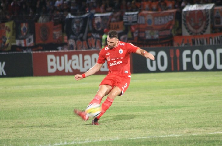 Pemain Persija Jakarta, Marko Simic saat melawan PSIS Semarang (BOLATIMES/STEPHANUS ARANDITIO)