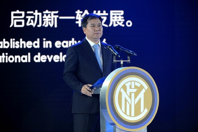 Pemimpin dari Suning Holdings Grup, Zhang Jindong saat acara konferensi pers mengakuisisi Inter Milan pada Juni 2016 (STR/AFP)