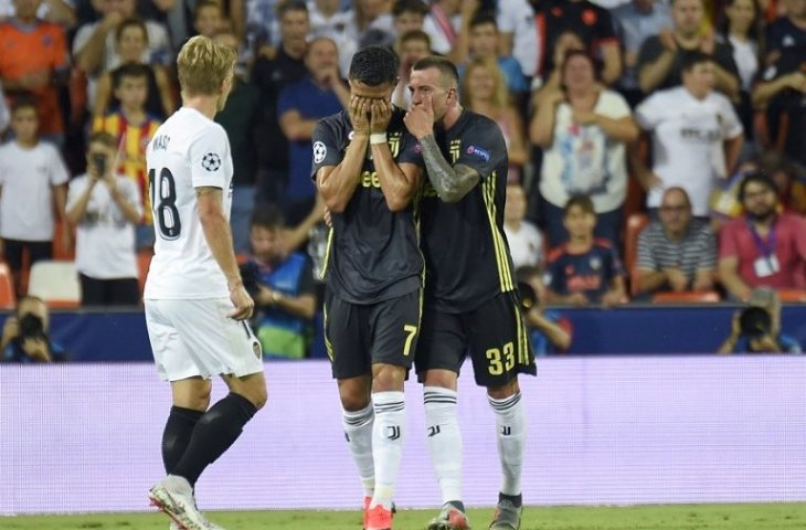 Reaksi penyerang Juventus, Cristiano Ronaldo usai mendapatkan kartu merah saat melawan Valencia pada 19 September 2018 (Jose Jordan/AFP) 