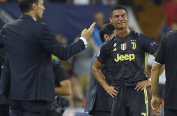 Ini Penjelasan Mantan Wasit Inggris Melihat Kartu Merah Ronaldo