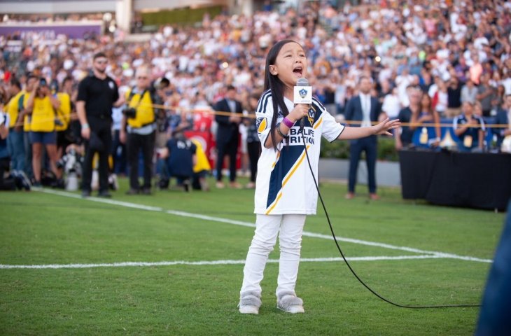 Penyanyi cilik asal Indonesia, Malea Emma Tjandrawidjaja (dok LA Galaxy)