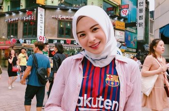 5 Tatapan Manja Muslimah Cantik Korsel yang Jadi Fan Barcelona