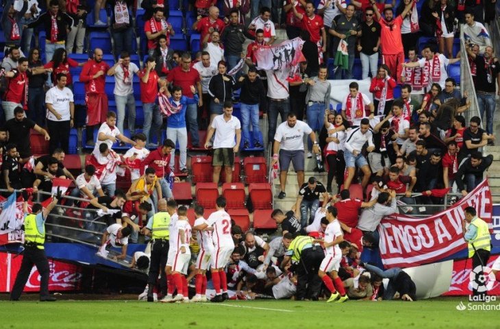 Suporter Sevilla mendukung di kandang lawan, Eibar (dok sevilla)