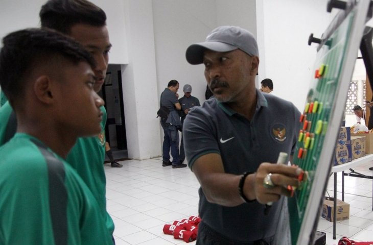 Fakhri Husaini, saat masih menjadi pelatih Timnas Indonesia U-16. (Dok. PSSI)