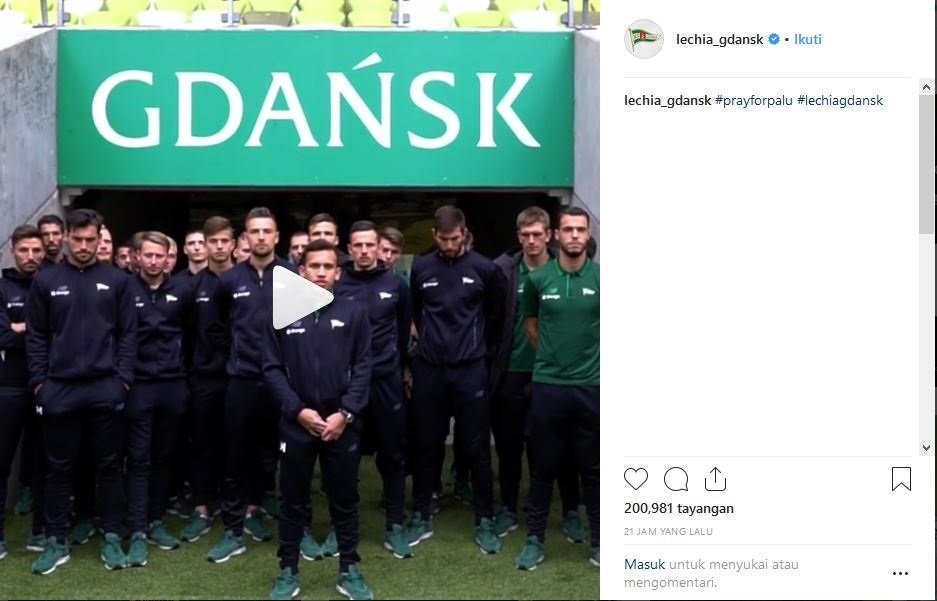 Egy Maulana Vikri tunjukkan kepedulian kepada korban gempa bumi dan tsunami yang menimpa Palu-Donggala (Sumber: @lechia_gdansk/Instagram)