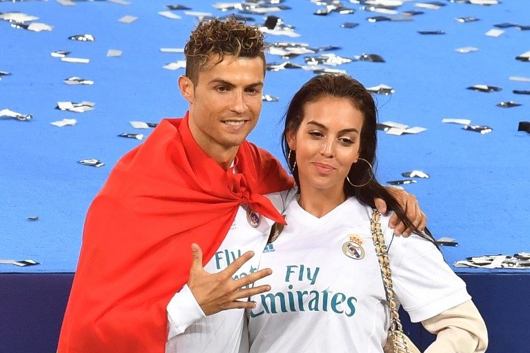 Cristiano Ronaldo dan Georgina Rodriguez saat Real Madrid berhasil memenangkan Liga Champions 2017/18 (Sergei Supinsky/AFP)