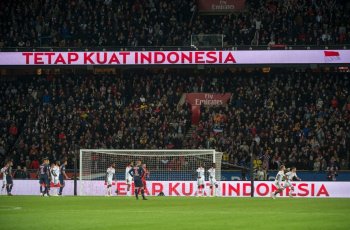 Bendera Indonesia Berkibar di Stadion PSG demi Korban Gempa Palu