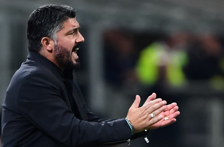 Pelatih AC Milan, Gennaro Gattuso saat memberikan instruksi kepada pemain saat melawan Chievo Verona (AFP)