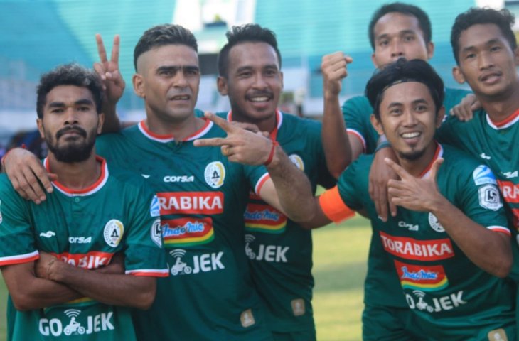 Skuat PSS Sleman saat menghadapi PSIM Yogyakarta (Stephanus Aranditio/www.mxkc.sbs)