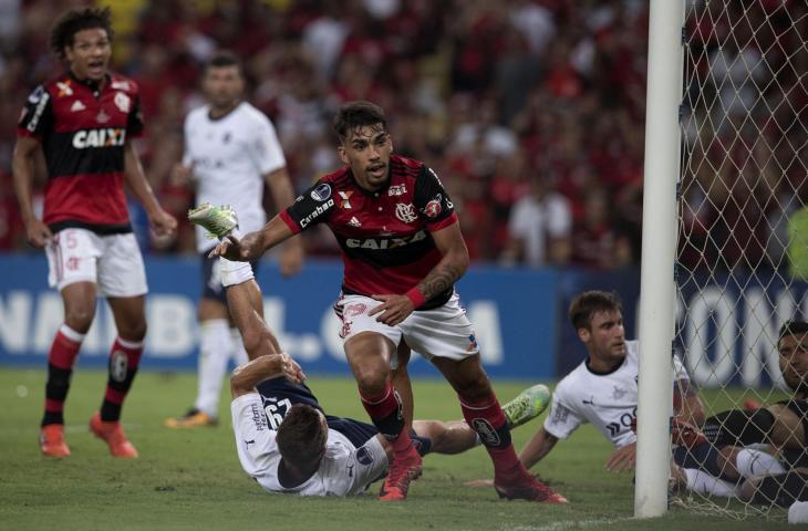 Pemain Flamengo, Lucas Paqueta merayakan gol ke gawang Independiente pada Final Copa Sudamericana 2017 di Stadion Maracana, Brazil (13/12/2017) (AFP)