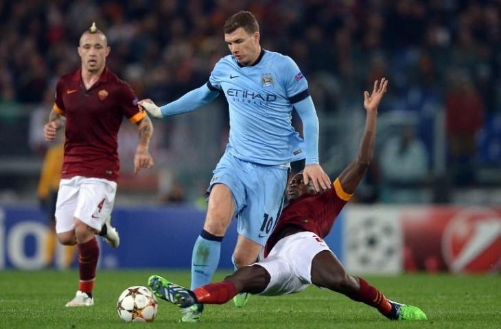 Edin Dzeko saat masih membela Manchester City melawan AS Roma di ajang Liga Champions (Filippo Monteforte/AFP)