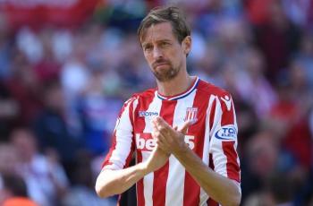 Peter Crouch Bikin Netizen Ngakak Karena Cuitannya Soal Lady Gaga