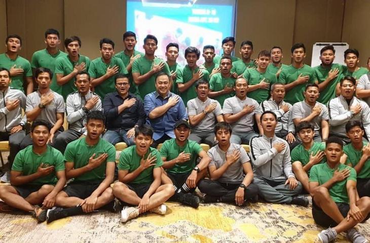 Suasana doa dan suntikan motivasi Timnas Indonesia U-19 sebelum laga melawan Taiwan (@ary.ginanjar/Instagram)