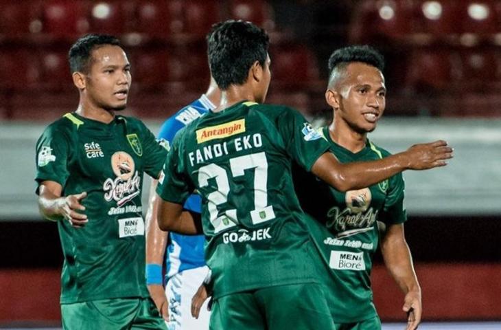 Pemain Persebaya Surabaya merayakan gol ke gawang Persib Bandung (dok persebaya)