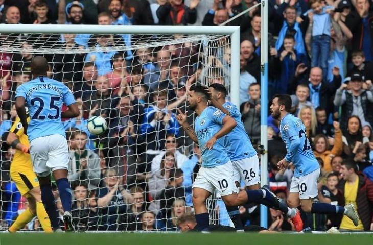 Para pemain Manchester City marayakan gol Sergio Aguero ke gawang Burnley pada 20 Oktober 2018 (Lindsey Parnaby/AFP)