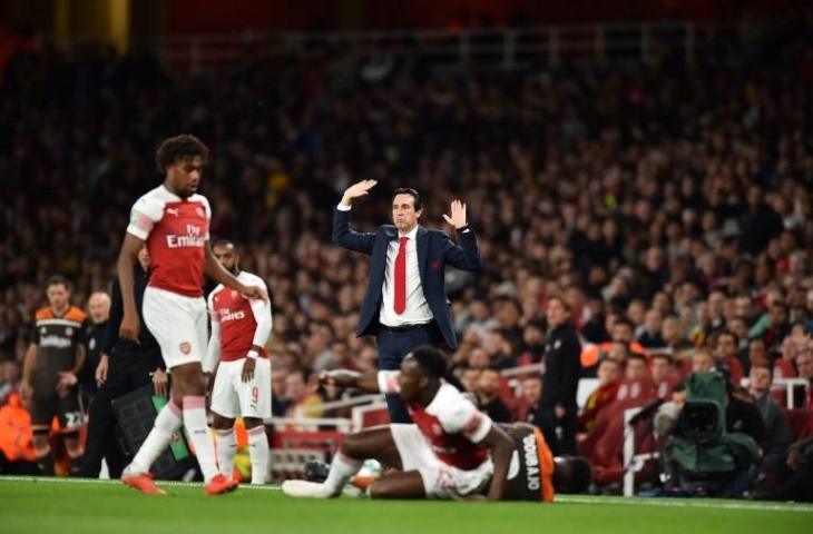 Reaksi Unai Emery saat pertandingan Arsenal kontra Brentford di Piala Liga Inggris pada 26 September 2018. (Glyn Kirk/AFP)