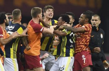 Bentrok! Duel Rival Galatasaray vs Fenerbahce Berakhir Ricuh Antar Pemain