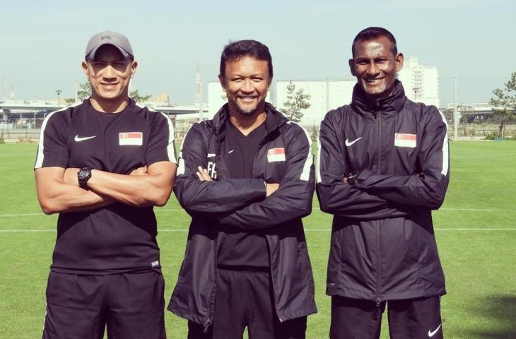 Pelatih Timnas Singapura, Fandi Ahmad bersama tim. [@fandiahmadofficial/Instagram]