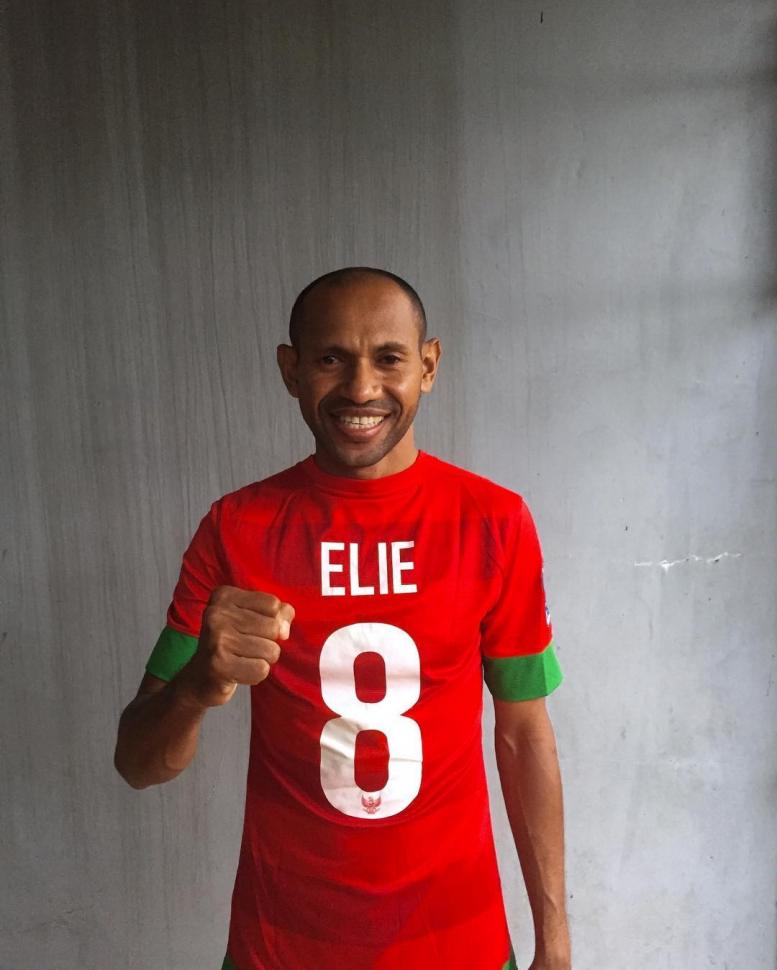 Pemain Timnas Indonesia asal Papua Elie Aiboy. [@elie8aiboy/Instagram]